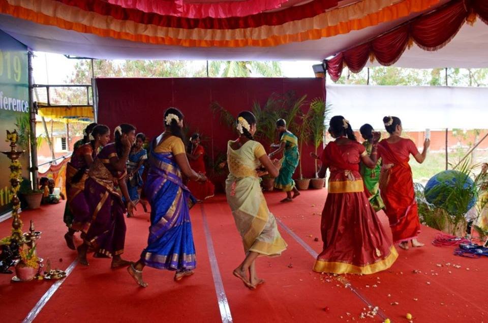 1564303664_kummi dance1 1
